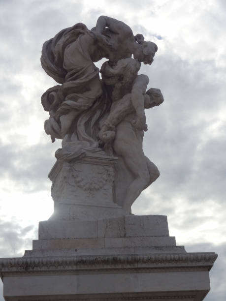 istock Statue that kisses 840251760