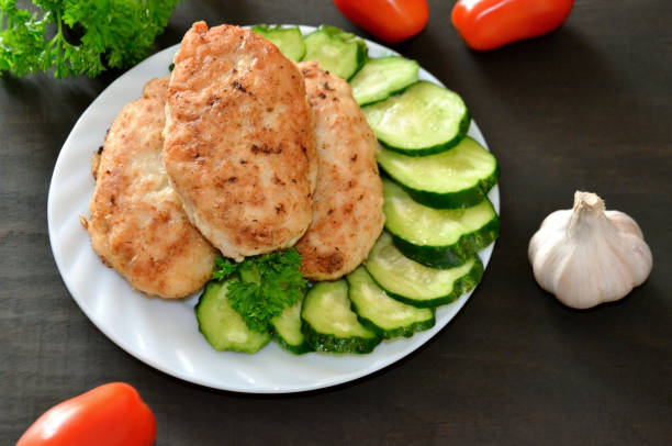 empanadas de lucio pescado - fish cutlet fotografías e imágenes de stock