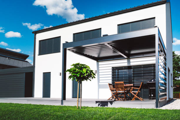 istock Sunshine and luxury villa 840275508