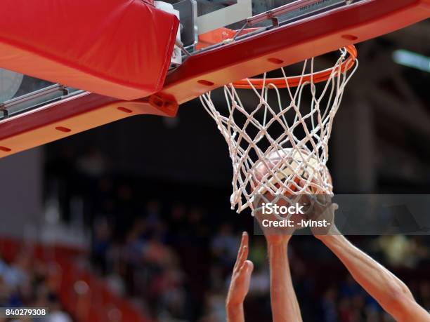 Foto de Jogo De Basquete e mais fotos de stock de Basquete - Basquete, Bola de Basquete, Partida - Esporte