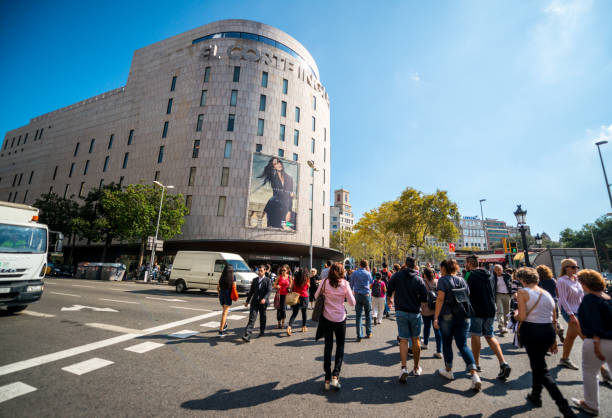 crowds of people crossing plaça de catalunya, barcelona, spain - store street barcelona shopping mall imagens e fotografias de stock