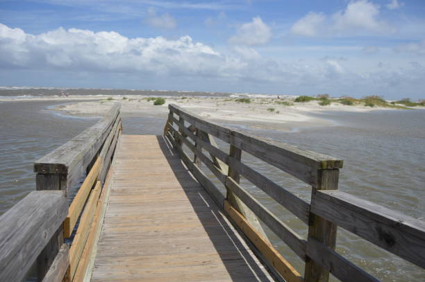 st. simons island, ga gould's inlet ppier - ppier imagens e fotografias de stock