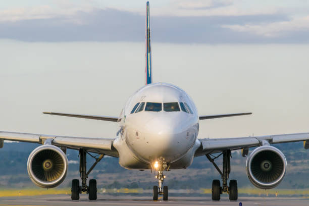 aeromobili latam airlines - airbus a320 faccia a faccia - airbus a319 foto e immagini stock