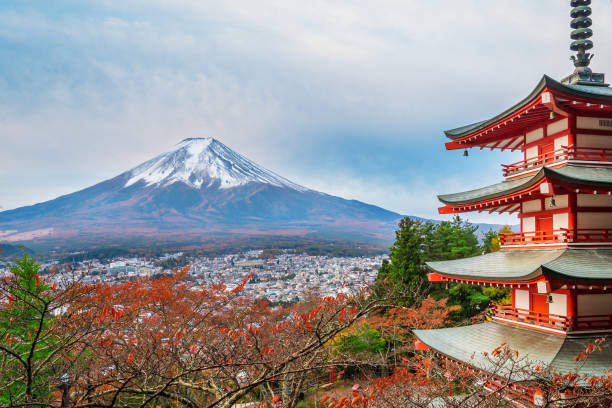 富士山、秋の chureito 塔 - fuji mt fuji yamanashi prefecture japanese fall foliage ストックフォトと画像