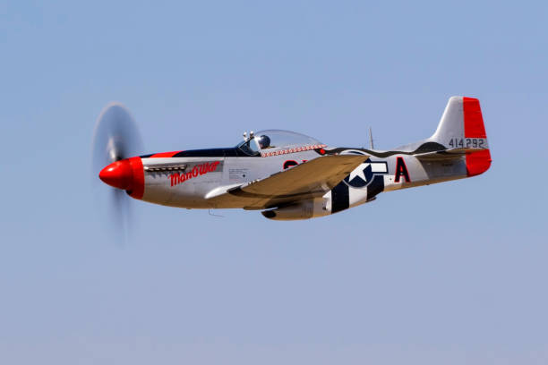 Airplane WWII vintage P-51 Mustang fighter aircraft Los Angeles, California ,USA - August 19,2017. P-51 Mustang WWII fighter aircraft flying at 2017 Camarillo Air Show. The 2017 Camarillo Airshow features vintage WWII aircraft flying for the public outside Los Angeles. p 51 mustang stock pictures, royalty-free photos & images