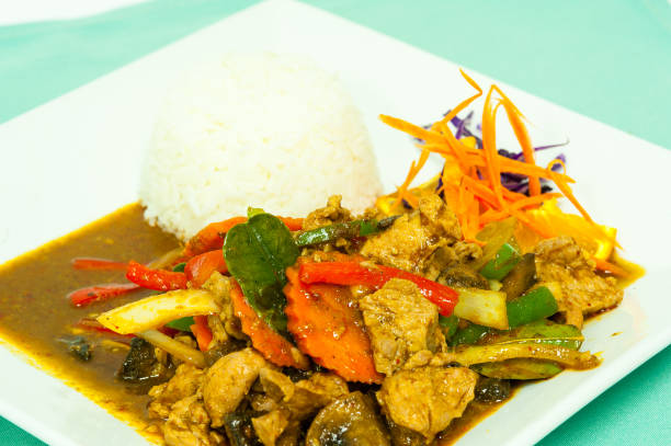 pad ped with pork: thai stir fried pork with curry - ped imagens e fotografias de stock