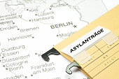 deutschland-und-asyl.jpg?b=1&s=170x170&k=20&c=YA7kXgrm6xNYWMPkO08Dw3LL3sTL1oMT92emdCyT1eE=