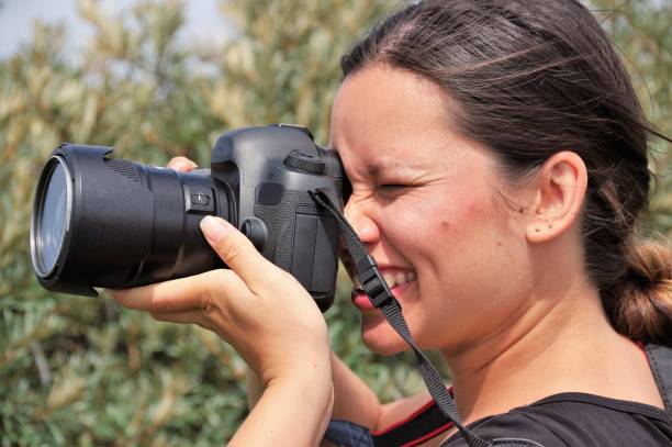 istock Pregnant photographer in action 840425102