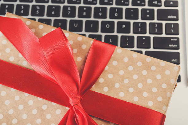 istock Christmas online shopping background 840432764