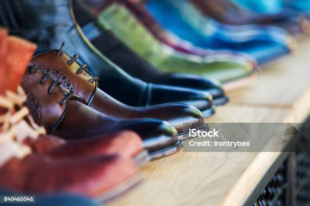 Herren Lederschuhe In Der Zeile Hautnah Stockfoto und mehr Bilder von Schuhwerk - Schuhwerk, Luxus, In einer Reihe