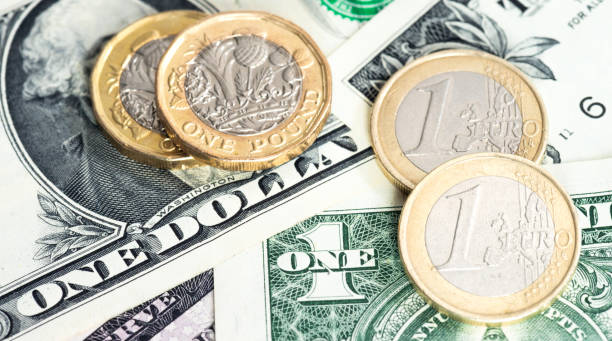 dollari usa, euro e sterline britanniche - currency exchange currency european union currency dollar foto e immagini stock