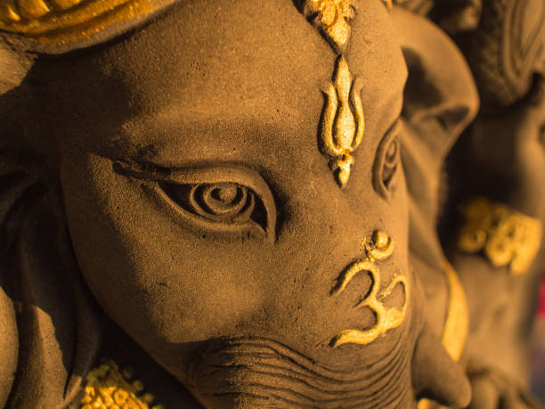 慈悲とガネーシャ像の目 - ganesh ストックフォトと画像
