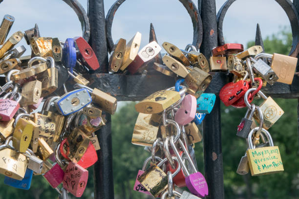 istock Lovelocks left at Seine bridges in Paris 840513772