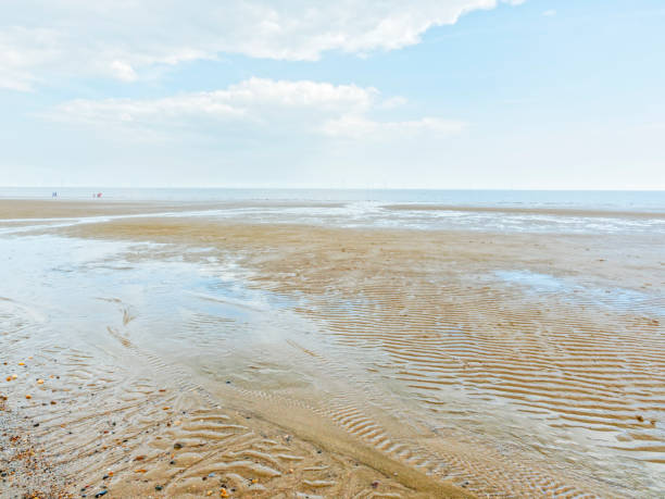 istock Down the beach to the sea 840539158