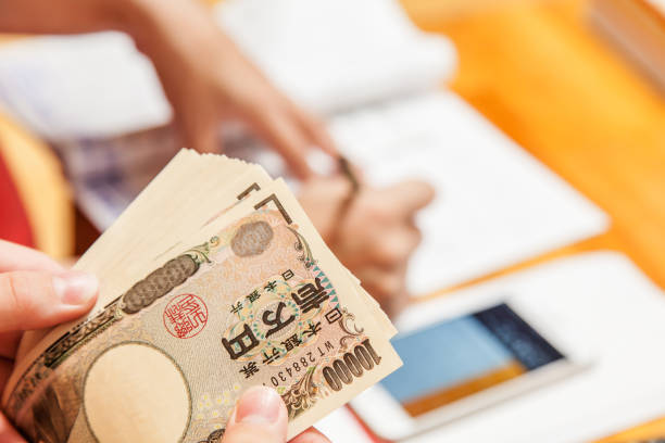 istock A person who counts money 840559000