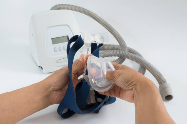 istock Man hands reassembly Softgel cushion to a mask frame ,white background,selective focus. 840567884