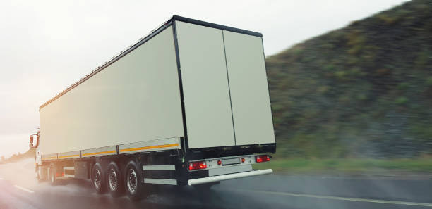 truck on the road - delivery van truck freight transportation cargo container imagens e fotografias de stock