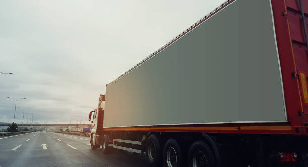 truck on the road - delivery van truck freight transportation cargo container imagens e fotografias de stock