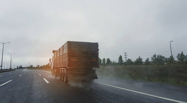 lorry on the road - delivery van truck freight transportation cargo container imagens e fotografias de stock