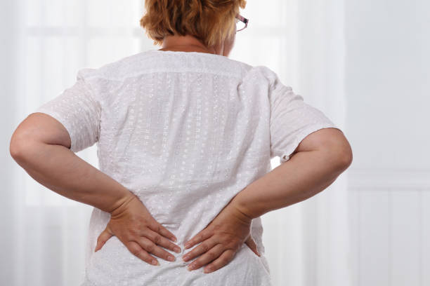 senior woman suffering from low back pain. chiropractic, osteopathy, physiotherapy. alternative medicine, pain relief concept. - physical injury backache occupation working imagens e fotografias de stock