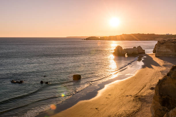 praia da rocha a portimao, algarve - carvoeiro foto e immagini stock