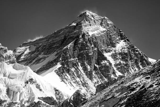 istock black and white Mount Everest from Gokyo valley 840708092