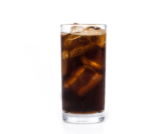 pour water  cola glass - coke coca cola pouring ice imagens e fotografias de stock