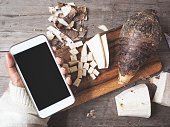 smartphone-auf-seite-mit-taro.jpg?b=1&s=170x170&k=20&c=T4E4qfu2KbRXax88m9KOTNDGQTDwXX91CmhInvppx_g=