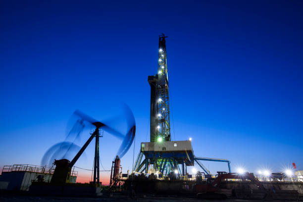 istock Oilfield derrick 840782970