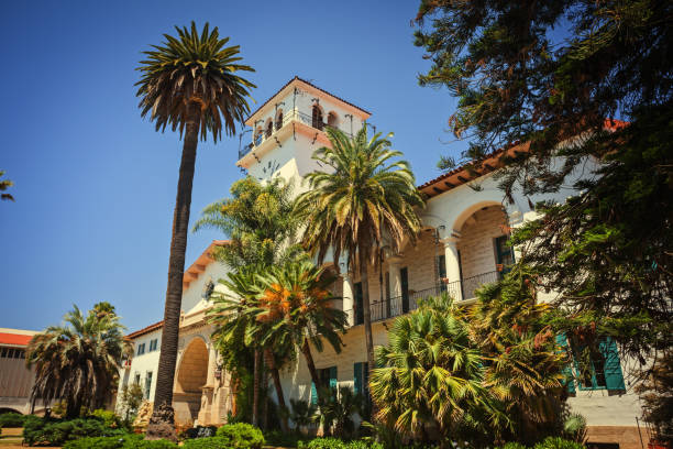 palacio de justicia en santa barbara, california - house residential structure colonial style landscape fotografías e imágenes de stock