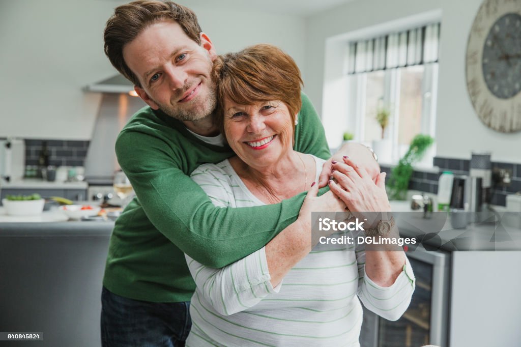 Glückliche Mutter mit Sohn - Lizenzfrei Mutter Stock-Foto