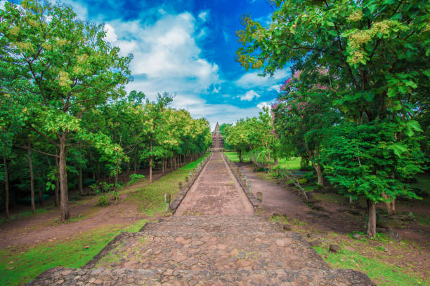 строительная промышленность, таиланд, кирпич, буддизм, цемент - thailand buriram temple hinduism стоковые фото и изображения