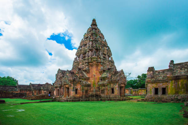 строительная промышленность, таиланд, кирпич, буддизм, цемент - thailand buriram temple hinduism стоковые фото и изображения