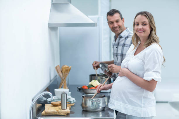 istock Pregnant couple in kitchen 840920438