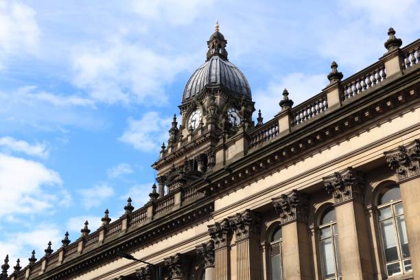 municipio di leeds - leeds england leeds town hall town uk foto e immagini stock