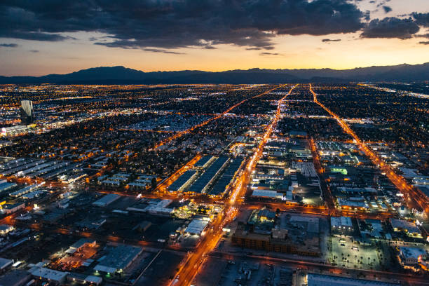 ラ ラスベガス - las vegas metropolitan area skyline cityscape the las vegas strip ストックフォトと画像