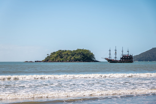 Ilha das Cabras isla turística barco pirata - Balneario Camboriu, Santa Catarina, Brasil photo