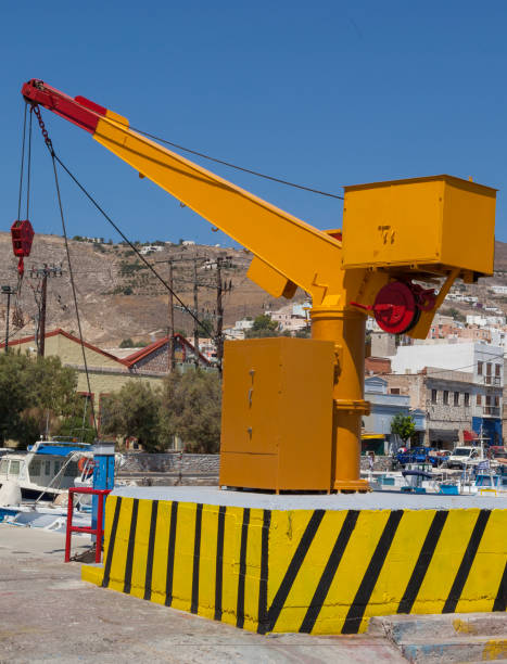 small crane - crane shipyard construction pulley imagens e fotografias de stock