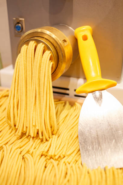 istock Making fresh spaghetti pasta in Italian store 841177670