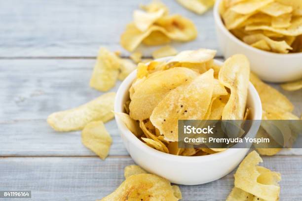 Bananachips Stockfoto und mehr Bilder von Kartoffelchips - Kartoffelchips, Schüssel, Selbstgemacht