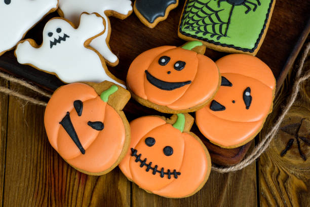 istock Halloween homemade gingerbread cookies background 841222908