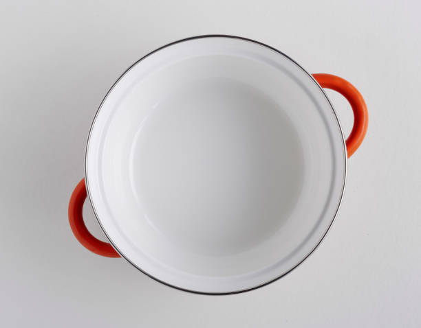 istock Overlooking the enamel pot, on a white background 841253870