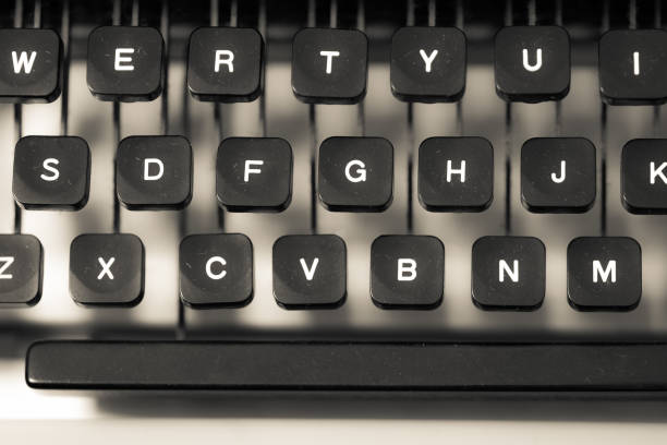 obraz makr ręcznych klawiszy maszyny do pisania - d key zdjęcia i obrazy z banku zdjęć