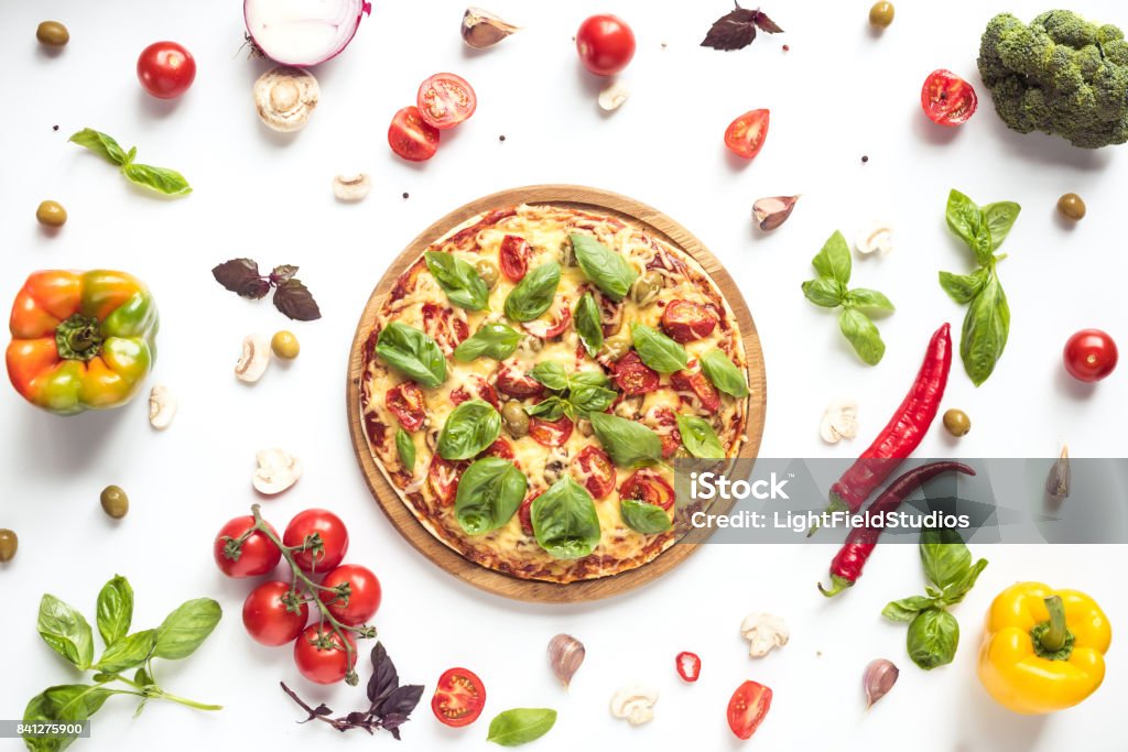 ingredientes y pizza italiana - Foto de stock de Pizza libre de derechos