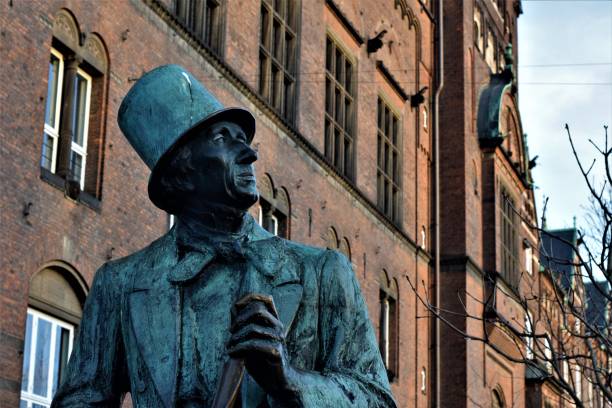 statue de copenhague - hans christian andersen photos et images de collection