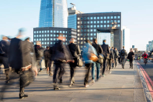 런던 금융 지구, 산책 하는 사업의 큰 그룹 모션 흐리게 - walking rush hour people business 뉴스 사진 이미지