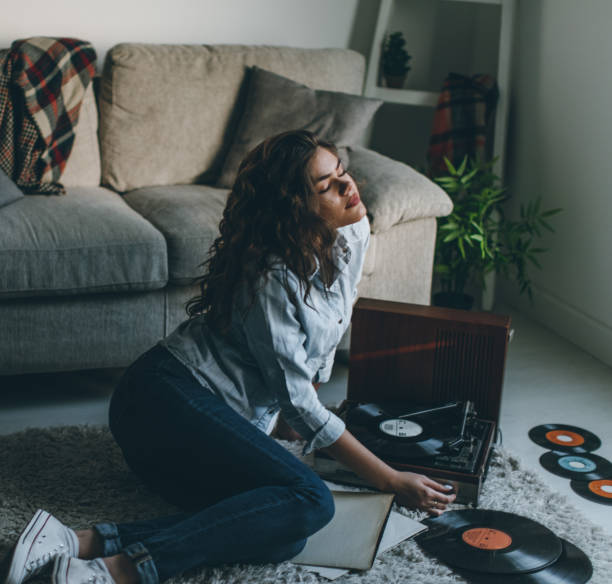 istock Young woman enjoing music from gramophone 841324700