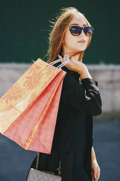 istock Girl on shopping 841351420