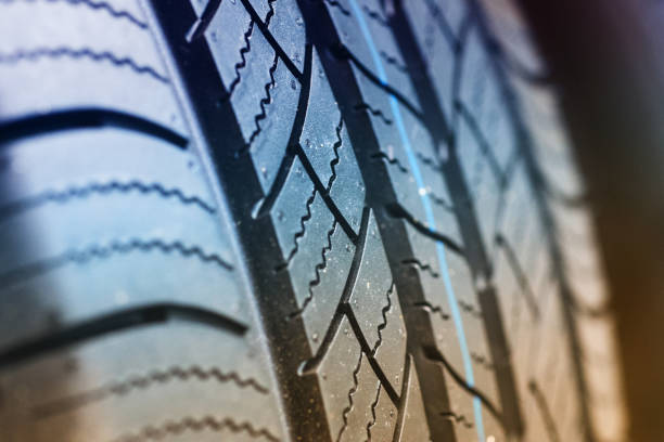 closeup fotografia de pneu de carro - truck wheel car macro - fotografias e filmes do acervo