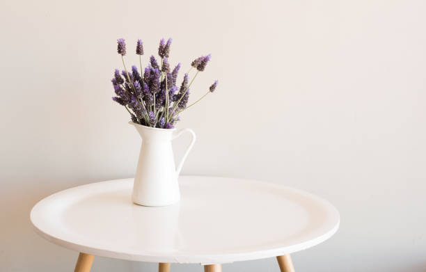 lavender on white table - cut flowers white small still life imagens e fotografias de stock